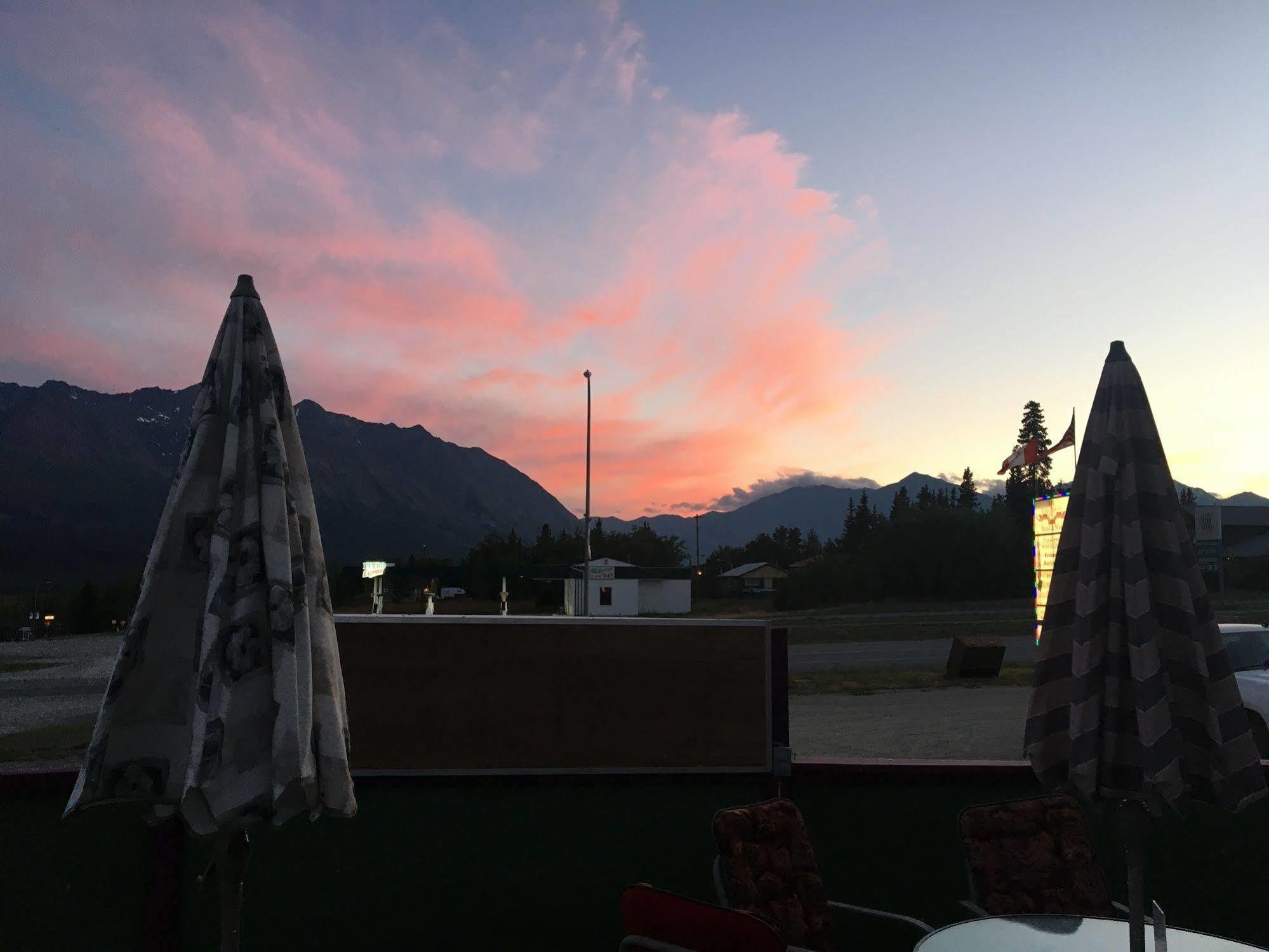 Kluane Park Inn Haines Junction Luaran gambar